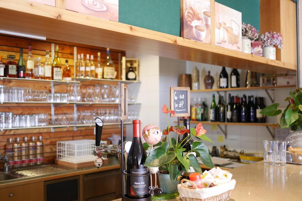 Auberge Aux Deux Sapins Montricher エクステリア 写真