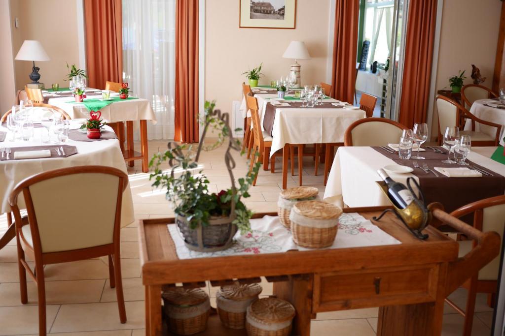 Auberge Aux Deux Sapins Montricher エクステリア 写真