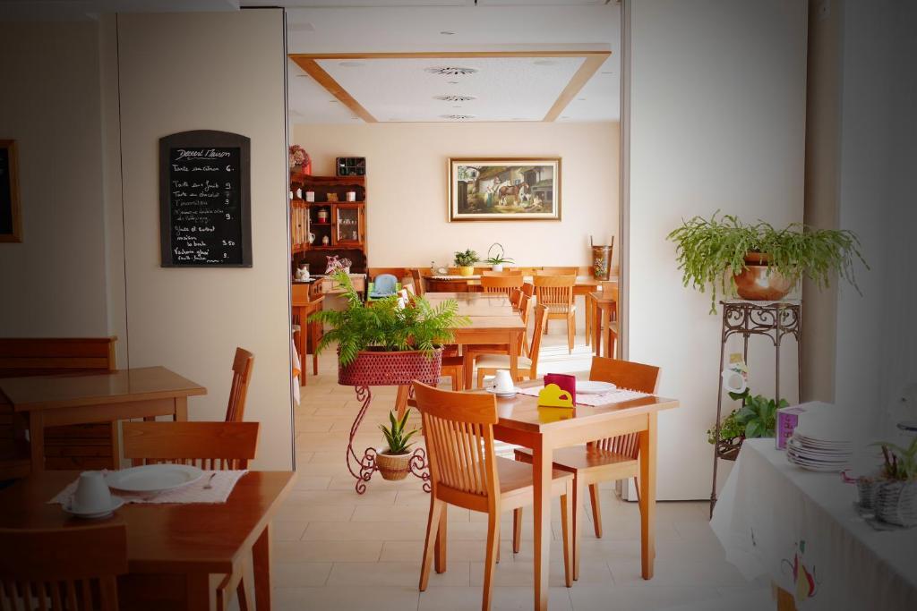 Auberge Aux Deux Sapins Montricher エクステリア 写真